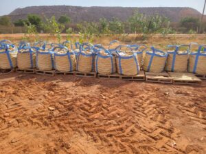 Livraison de boulet à la mine de Wagnon gold. Transport et livraison effectué par Hope Logistics